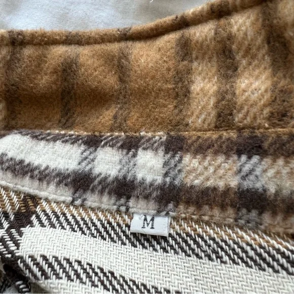 ⭐️SOLD⭐️ Women’s Brown Long Flannel Plaid Button Front Shacket Trench Coat - Picture 6 of 6